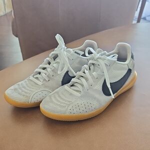 Nike Junior Streetgato Indoor Soccer Size 4